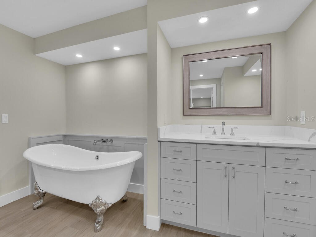 491 Cypress Way E Naples FL 34110 C7515529 image24