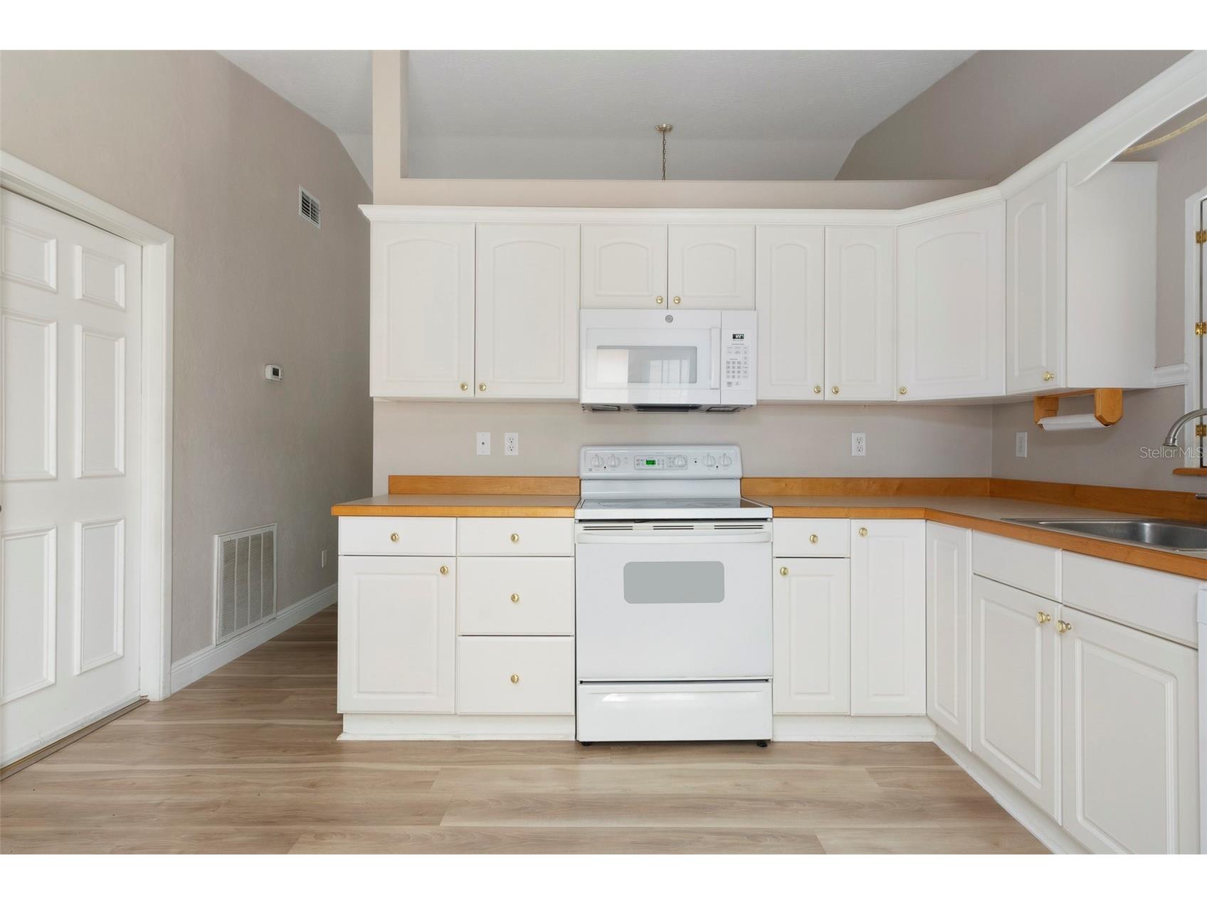 491 St Tropez Circle NE Saint Petersburg FL 33703 TB8495101 image14