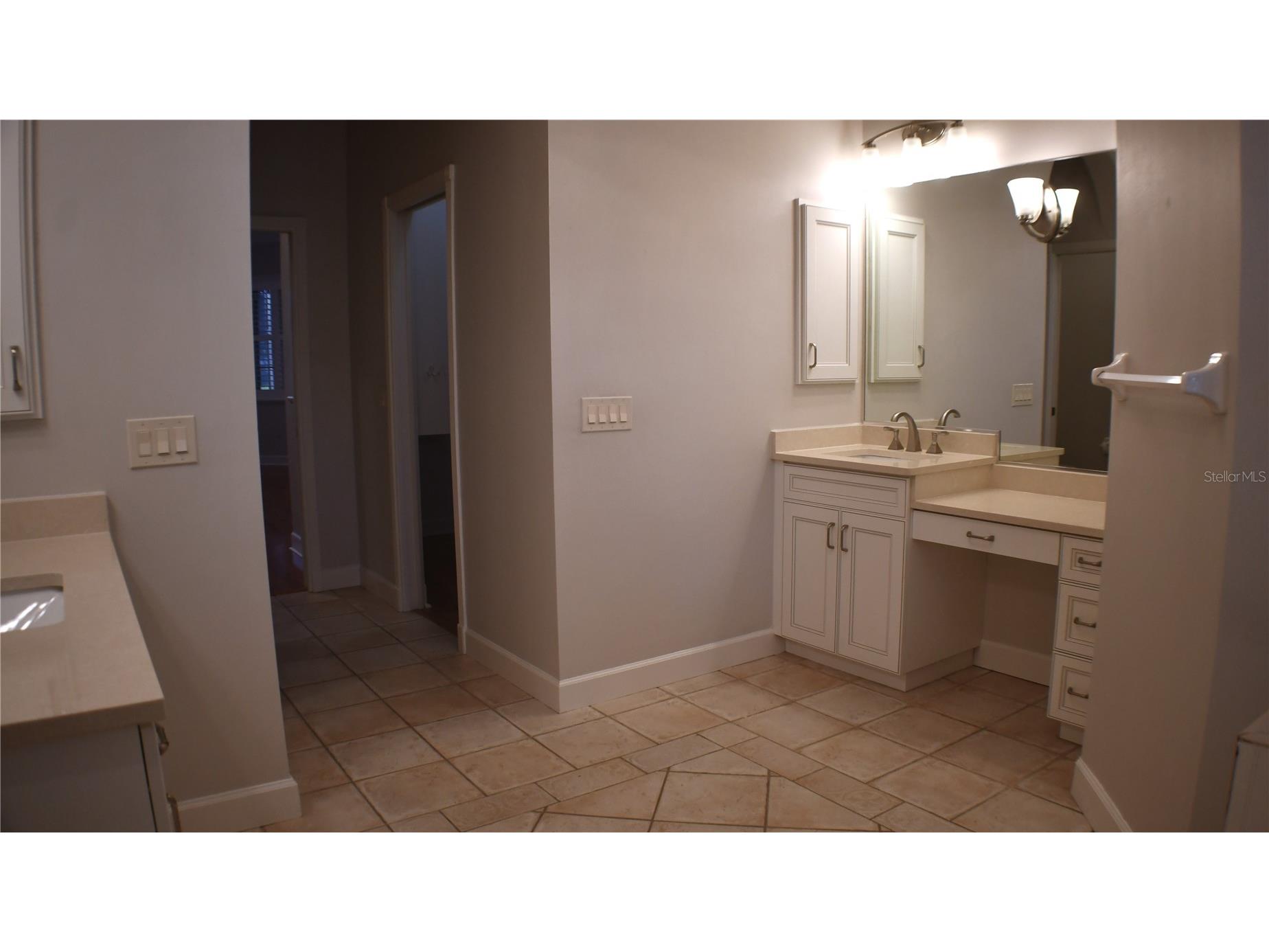 4910 Old Creek Drive Sarasota FL 34233 A4690402 image11