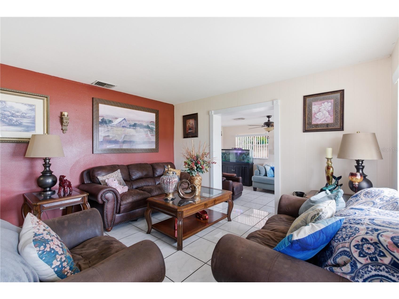 4914 Holiday Drive Tampa FL 33615 TB8513287 image8