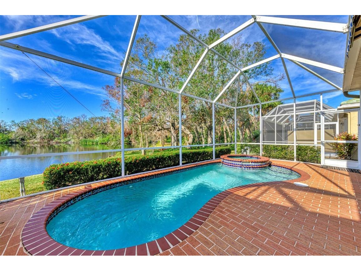 4914 Lakescene Place Sarasota FL 34243 A4636922 image2