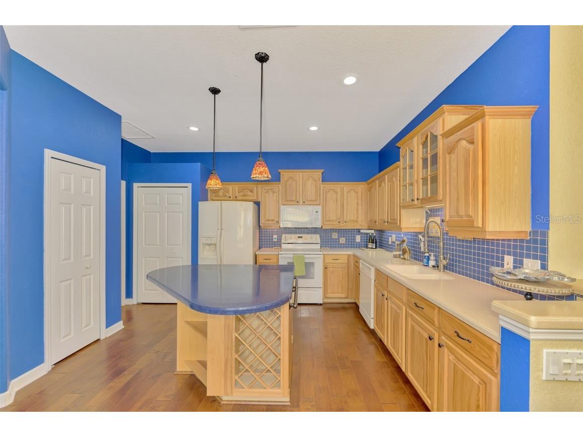 4914 Lakescene Place Sarasota FL 34243 A4636922 image22