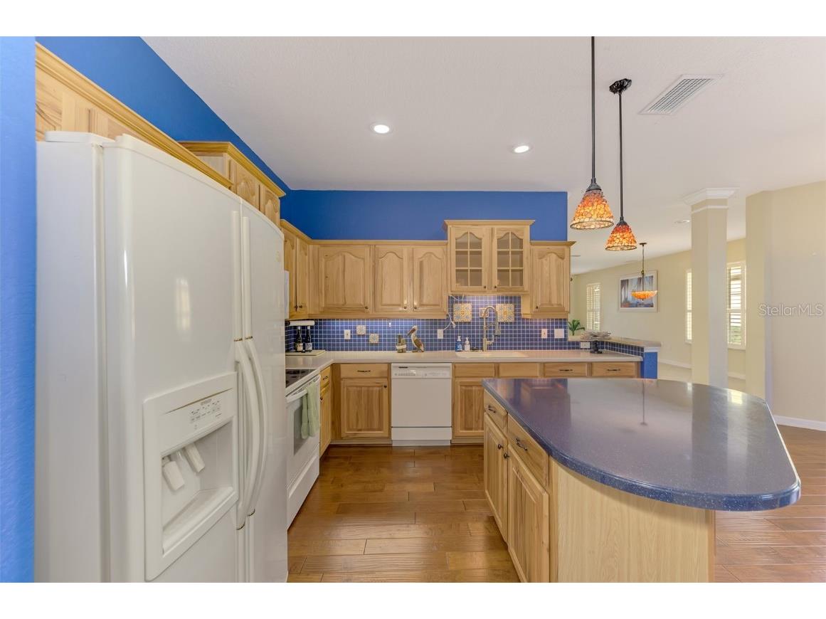 4914 Lakescene Place Sarasota FL 34243 A4636922 image24