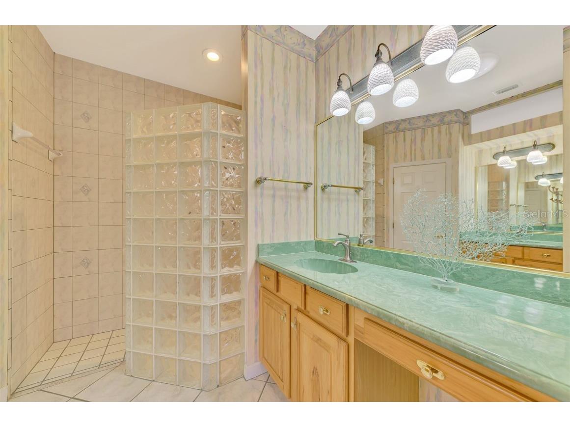 4914 Lakescene Place Sarasota FL 34243 A4636922 image28