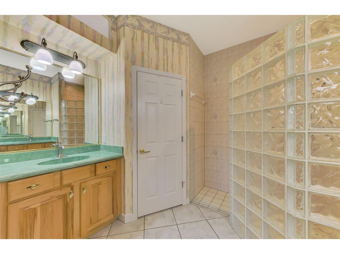 4914 Lakescene Place Sarasota FL 34243 A4636922 image29