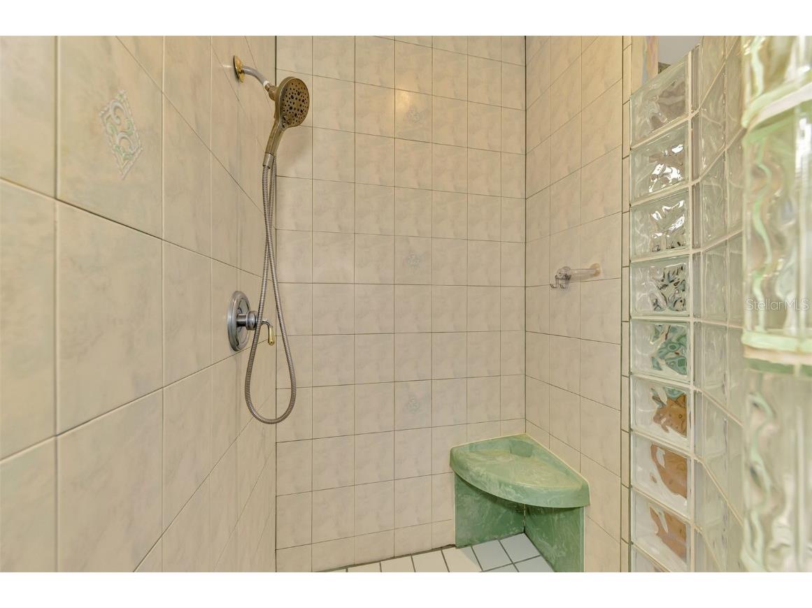 4914 Lakescene Place Sarasota FL 34243 A4636922 image30