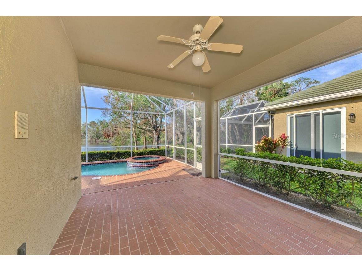 4914 Lakescene Place Sarasota FL 34243 A4636922 image36