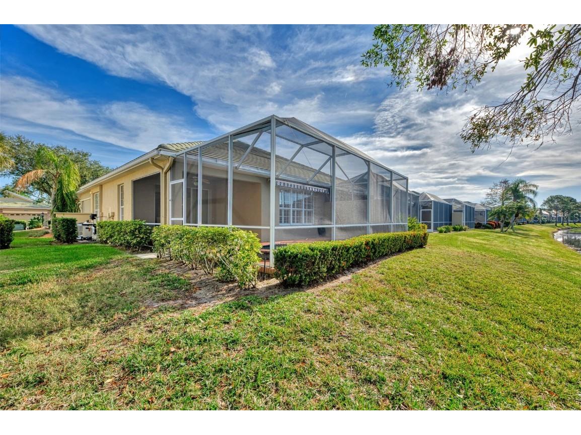 4914 Lakescene Place Sarasota FL 34243 A4636922 image43