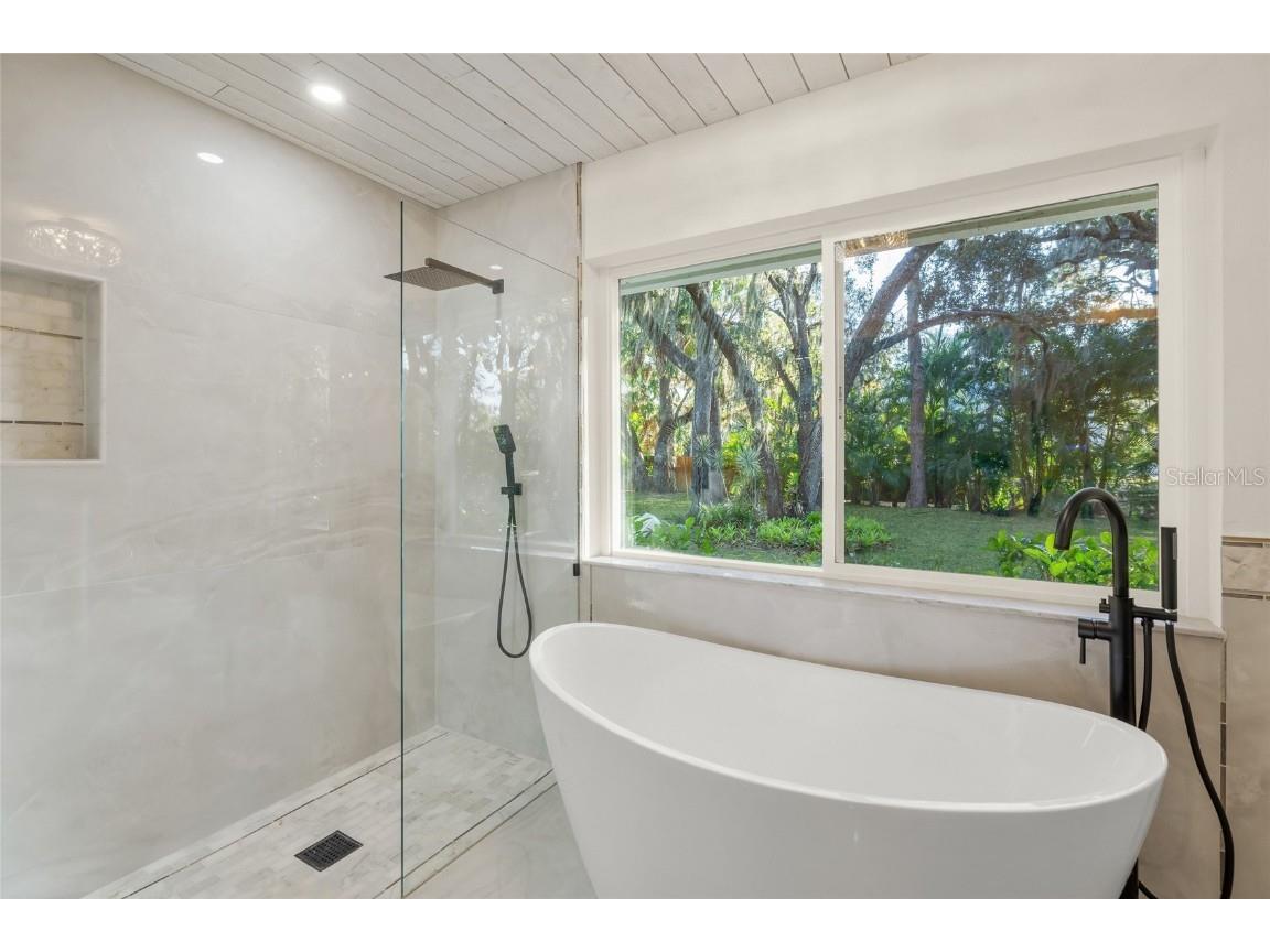 4916 Hidden Oaks Trail Sarasota FL 34232 A4676597 image16