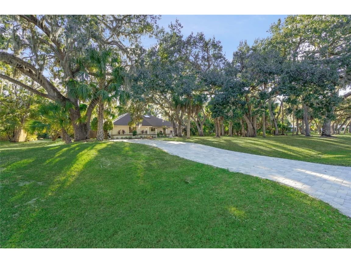 4916 Hidden Oaks Trail Sarasota FL 34232 A4676597 image2