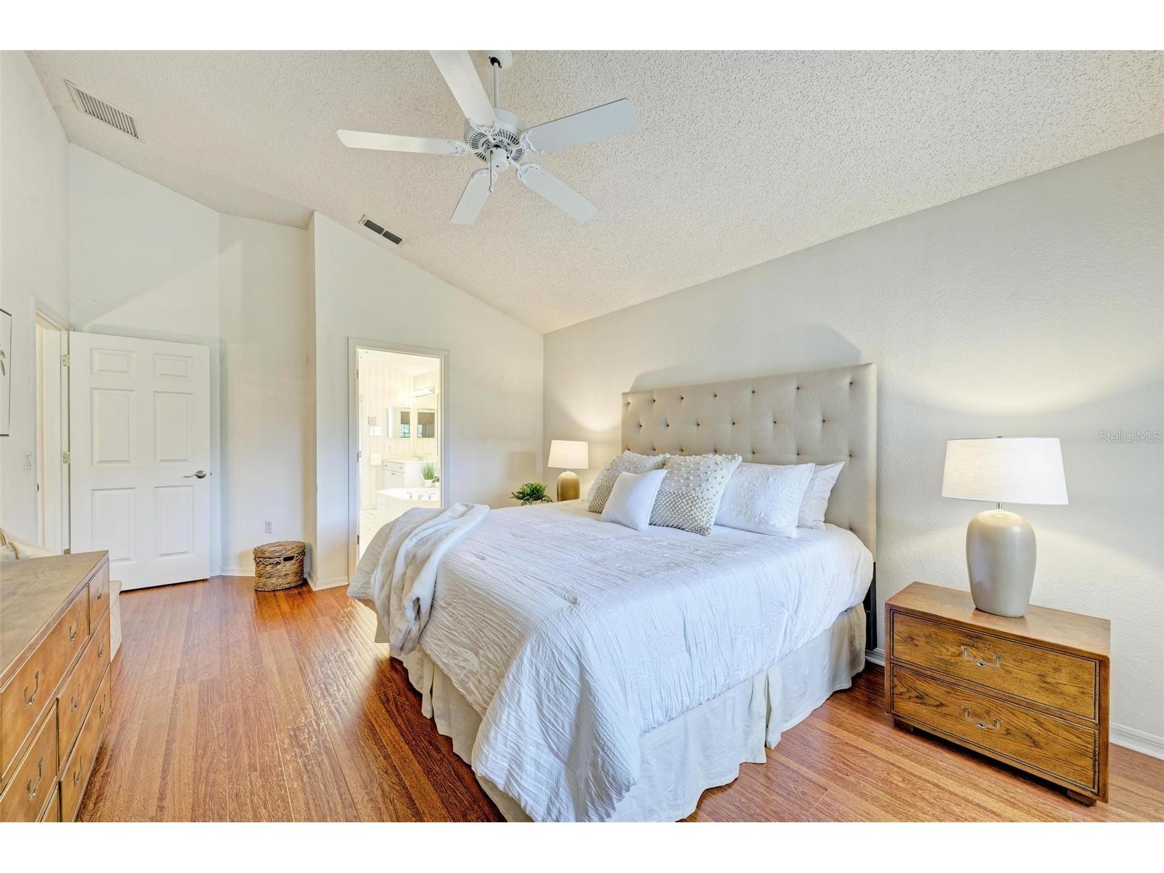 4916 Linsey Court Sarasota FL 34243 A4687682 image27