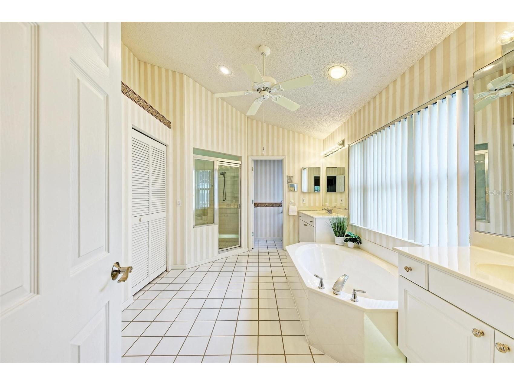 4916 Linsey Court Sarasota FL 34243 A4687682 image30