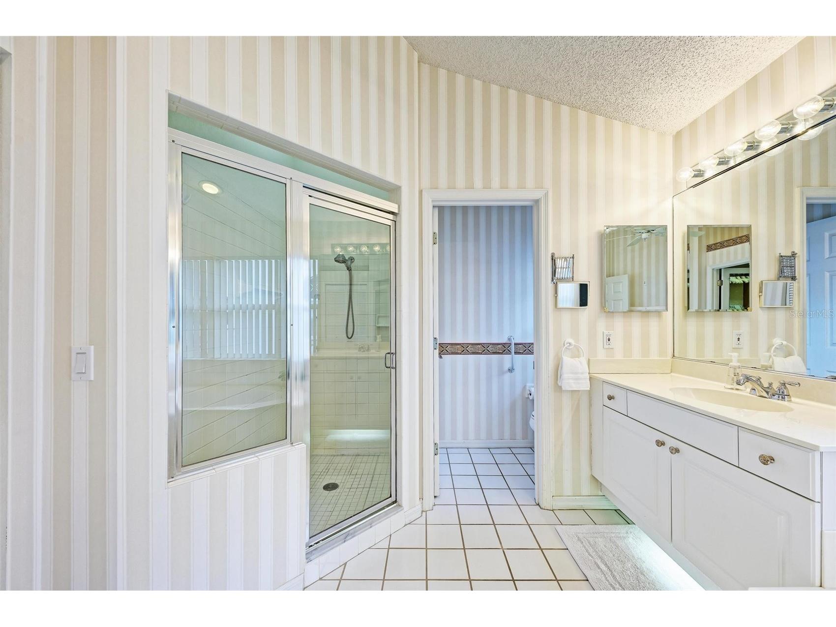 4916 Linsey Court Sarasota FL 34243 A4687682 image33