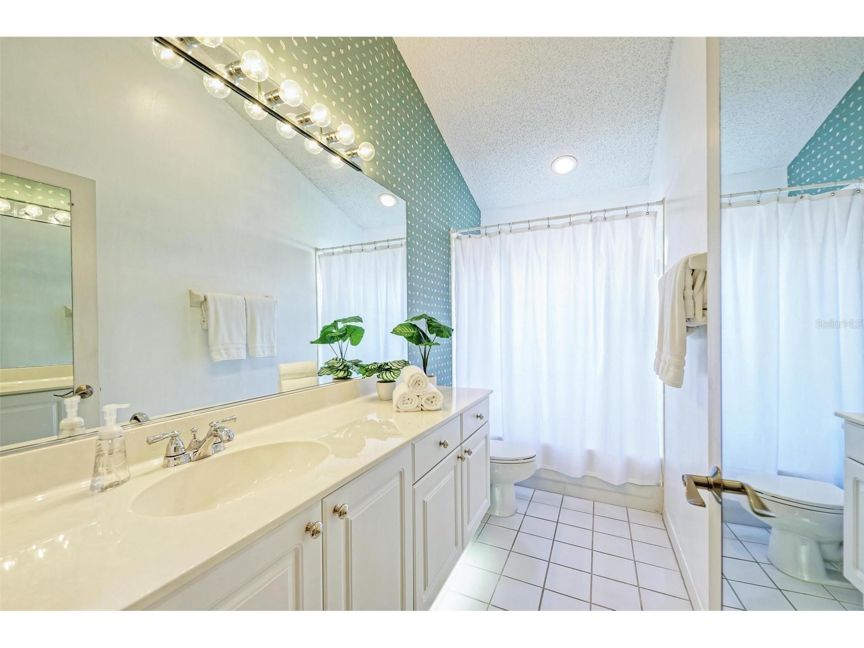 4916 Linsey Court Sarasota FL 34243 A4687682 image40