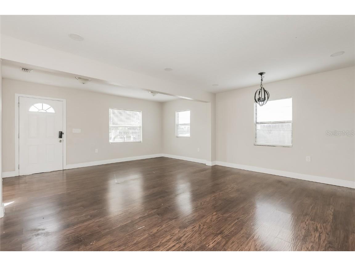 4917 Emerson Avenue S Saint Petersburg FL 33707 O6366182 image3