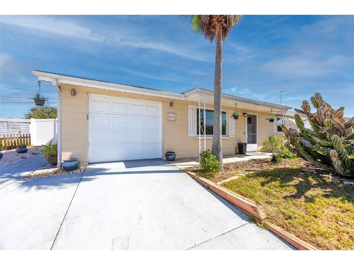 4917 Phoenix Avenue Holiday FL 34690 T3550281 image1