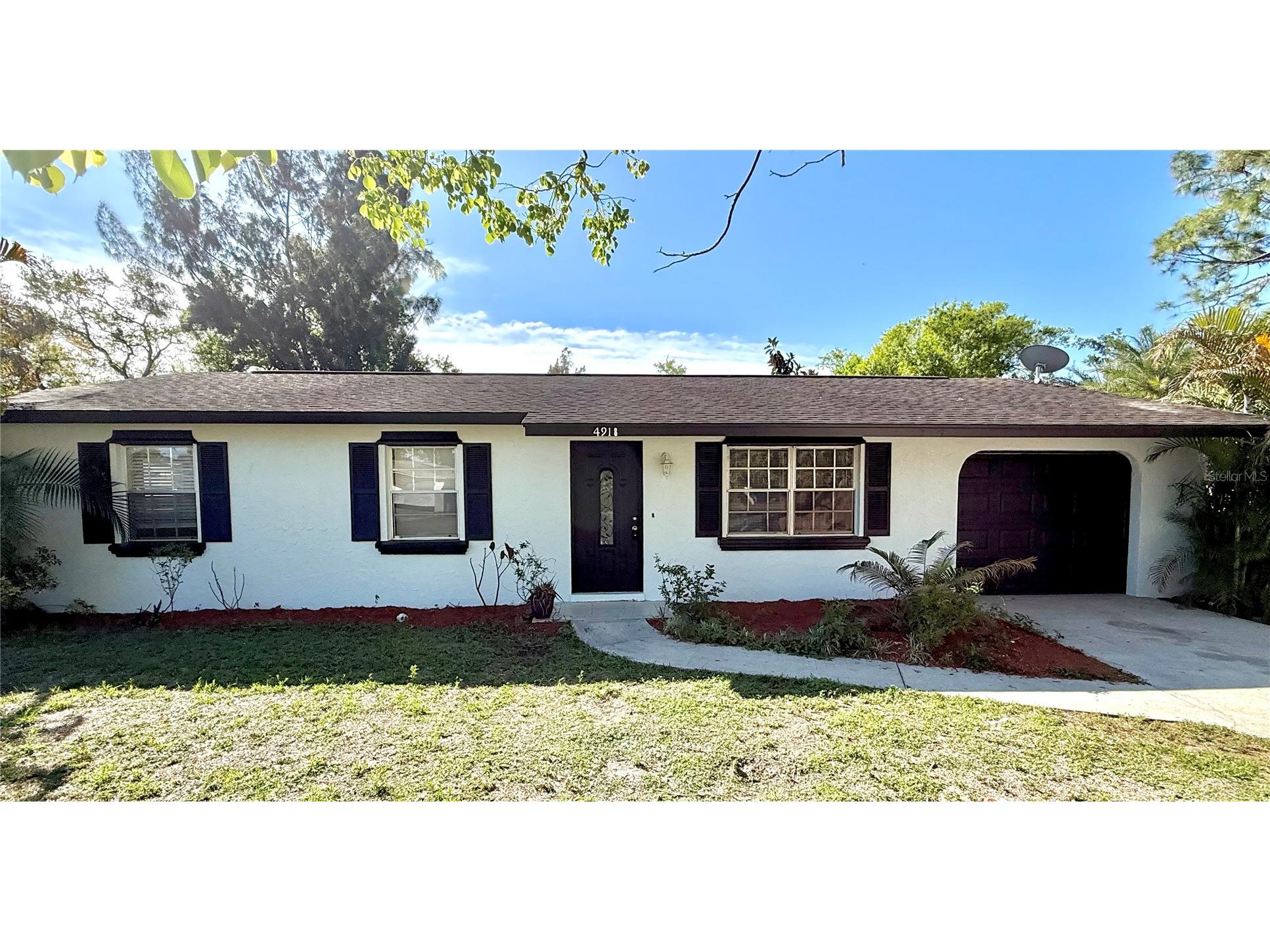 4918 Gold Trees Way Sarasota FL 34232 A4685718 image1