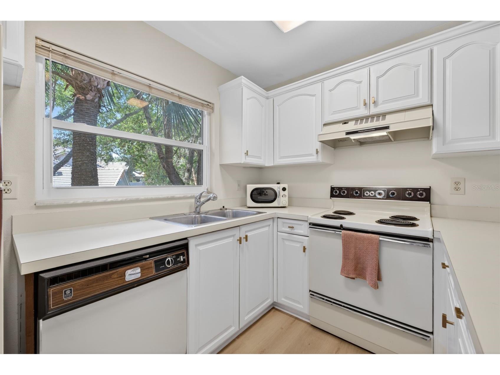 492 Santa Cruz Place NE #E Saint Petersburg FL 33703 TB8493396 image11