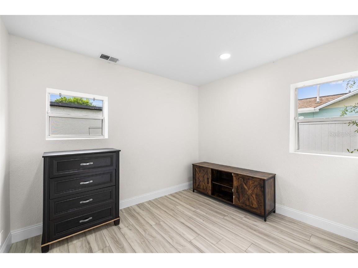 4920 30th Avenue N Saint Petersburg FL 33710 TB8422673 image15