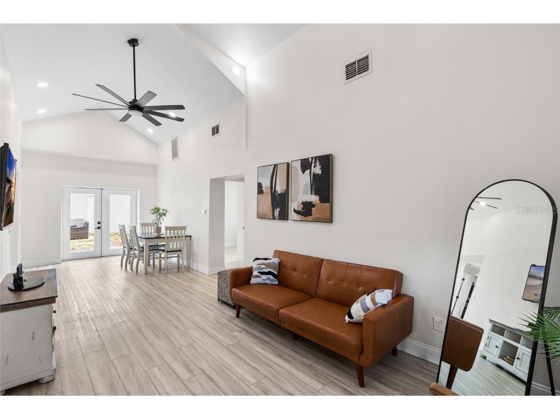 4920 30th Avenue N Saint Petersburg FL 33710 TB8422673 image5