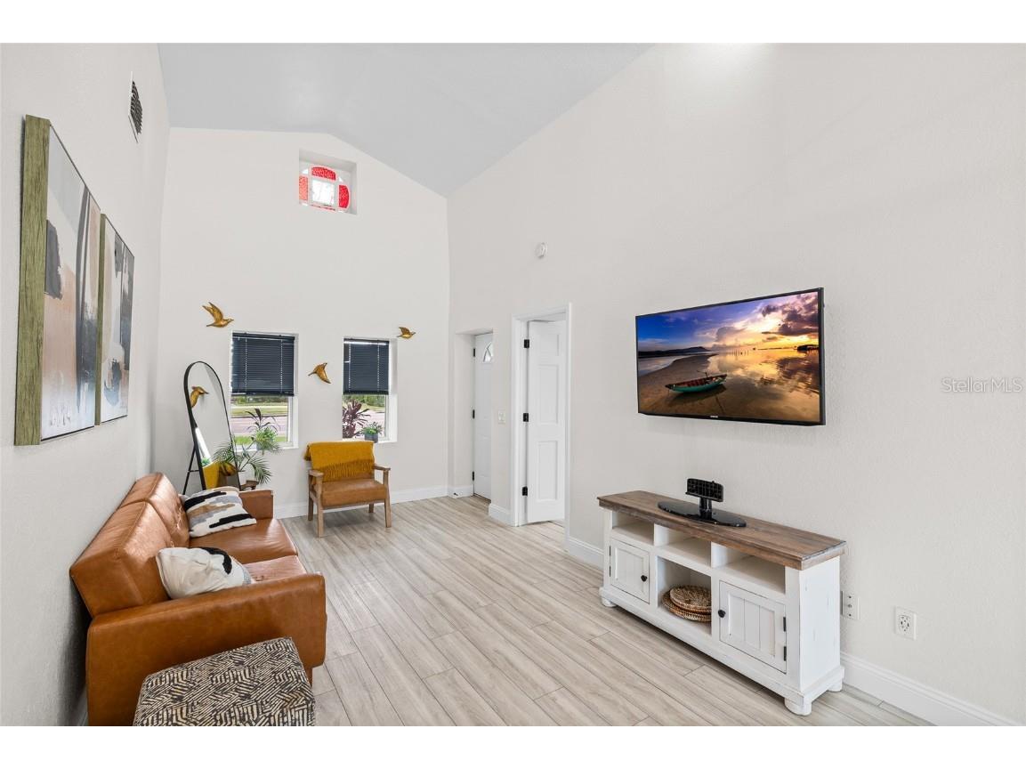 4920 30th Avenue N Saint Petersburg FL 33710 TB8422673 image7