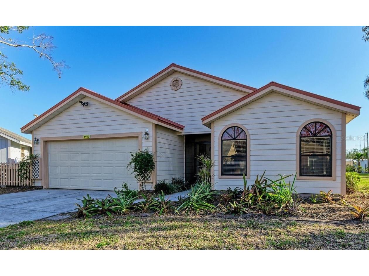 4920 82nd Place E Sarasota FL 34243 A4662909 image1