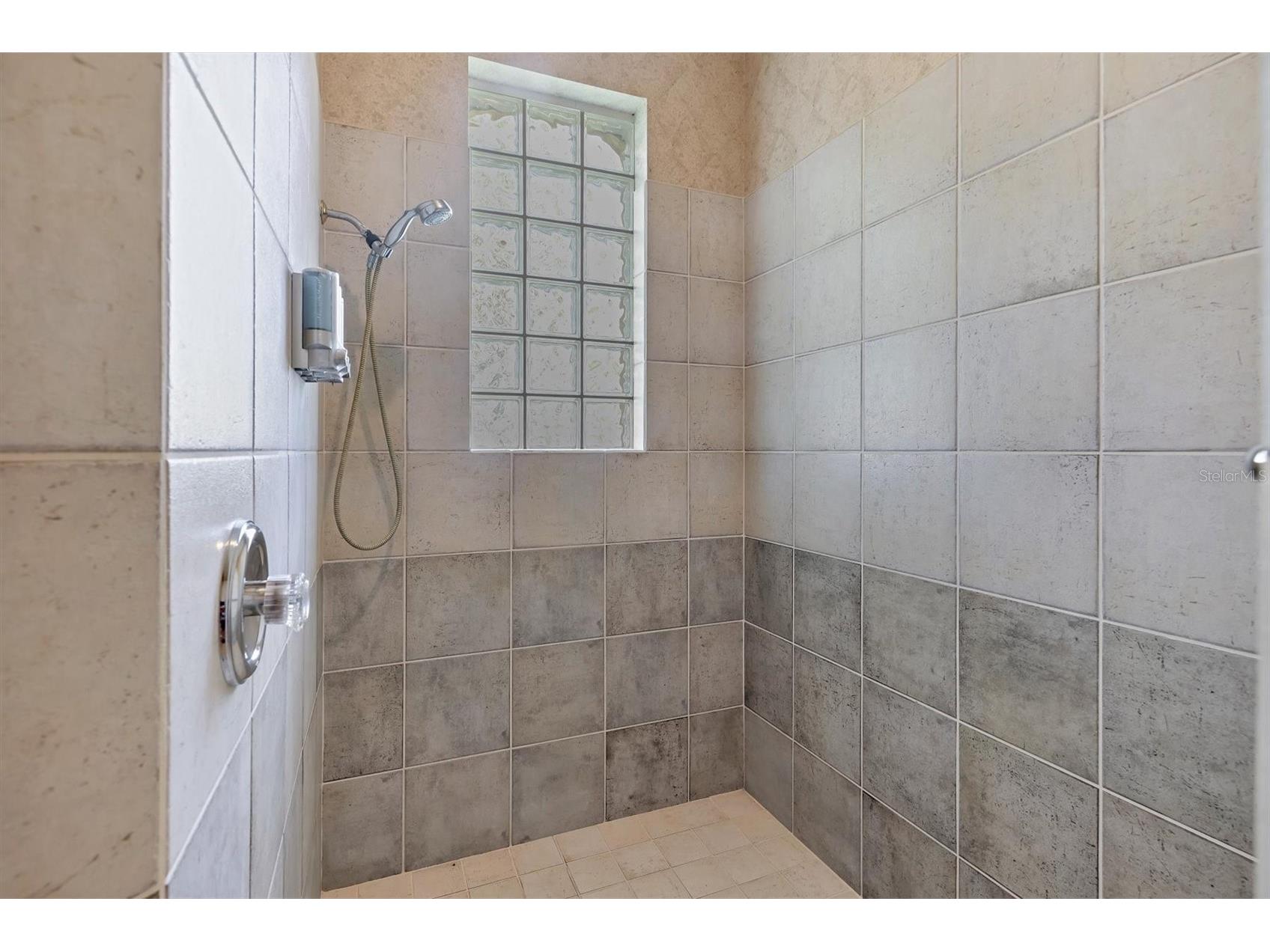 4920 Old Oakleaf Drive Sarasota FL 34233 A4686172 image25