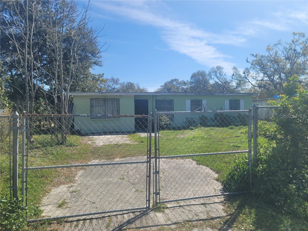 4920 S 82nd Street Tampa FL 33619 P4934264 image1