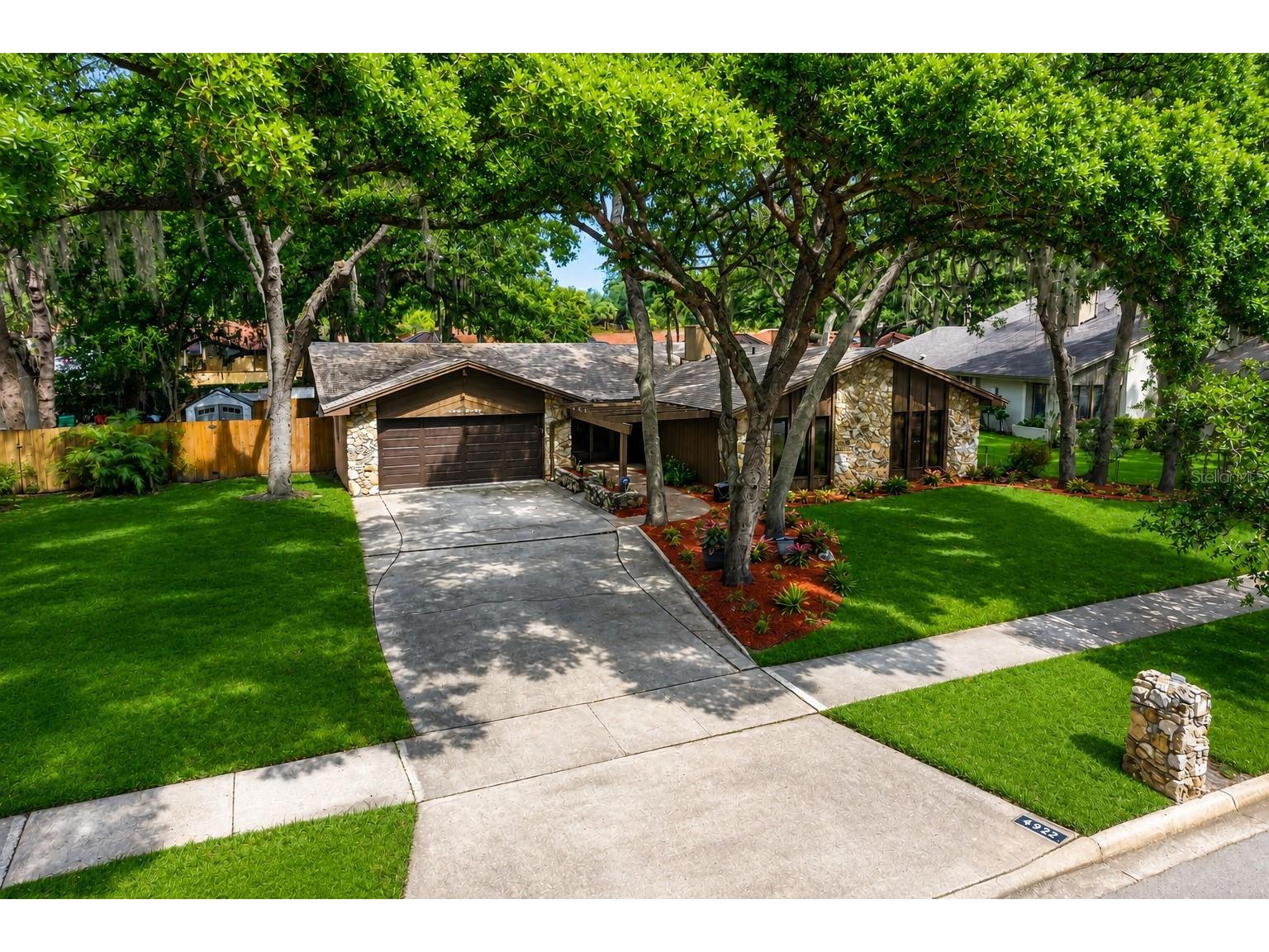 4922 Briar Oaks Circle Orlando FL 32808 O6414887 image1