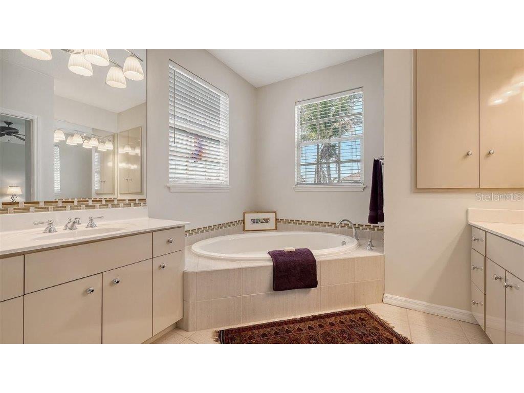 4922 Commonwealth Drive Sarasota FL 34242 - GRAND CANAL A4666313 image27