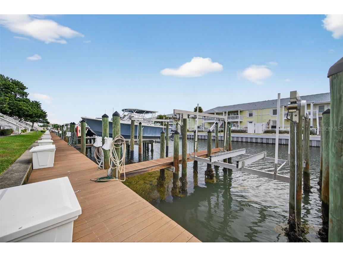 4924 Beach Drive SE #F Saint Petersburg FL 33705 TB8437504 image3