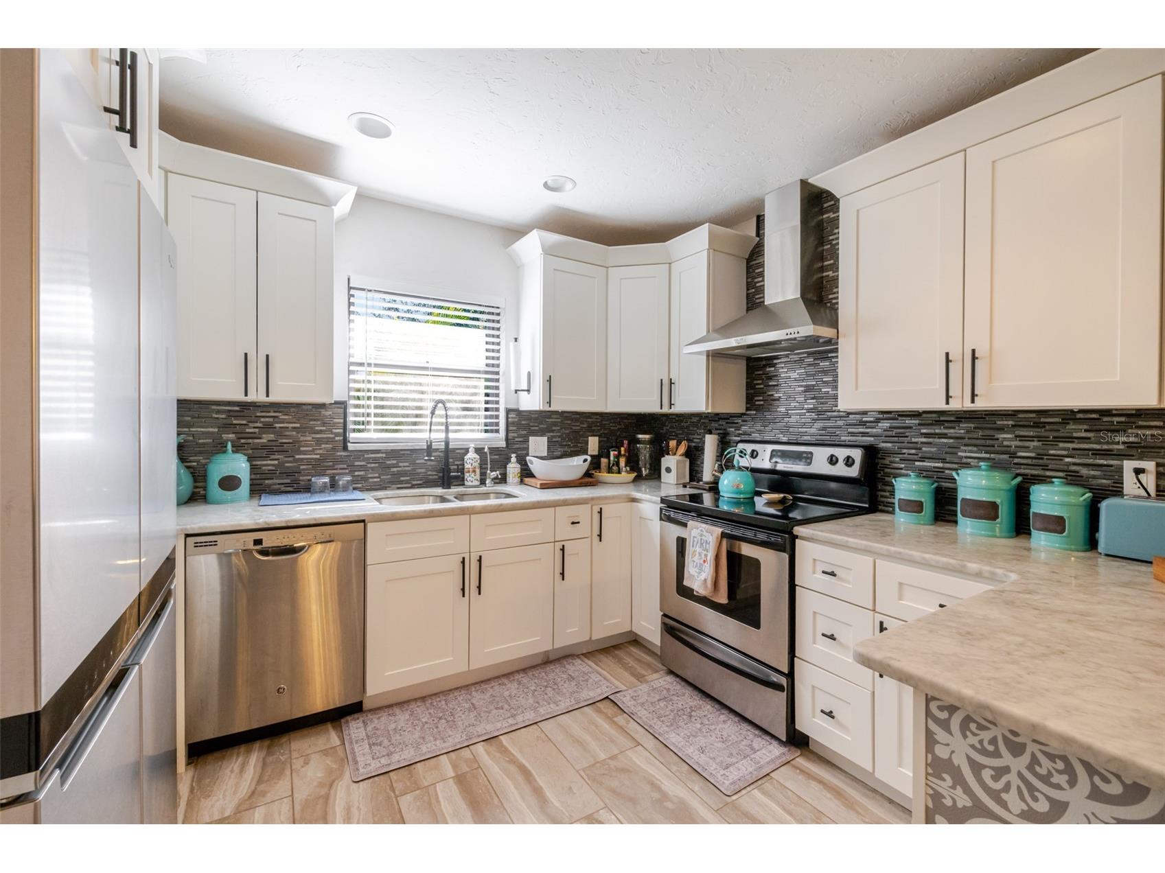 4925 Remington Drive Sarasota FL 34234 A4682036 image19