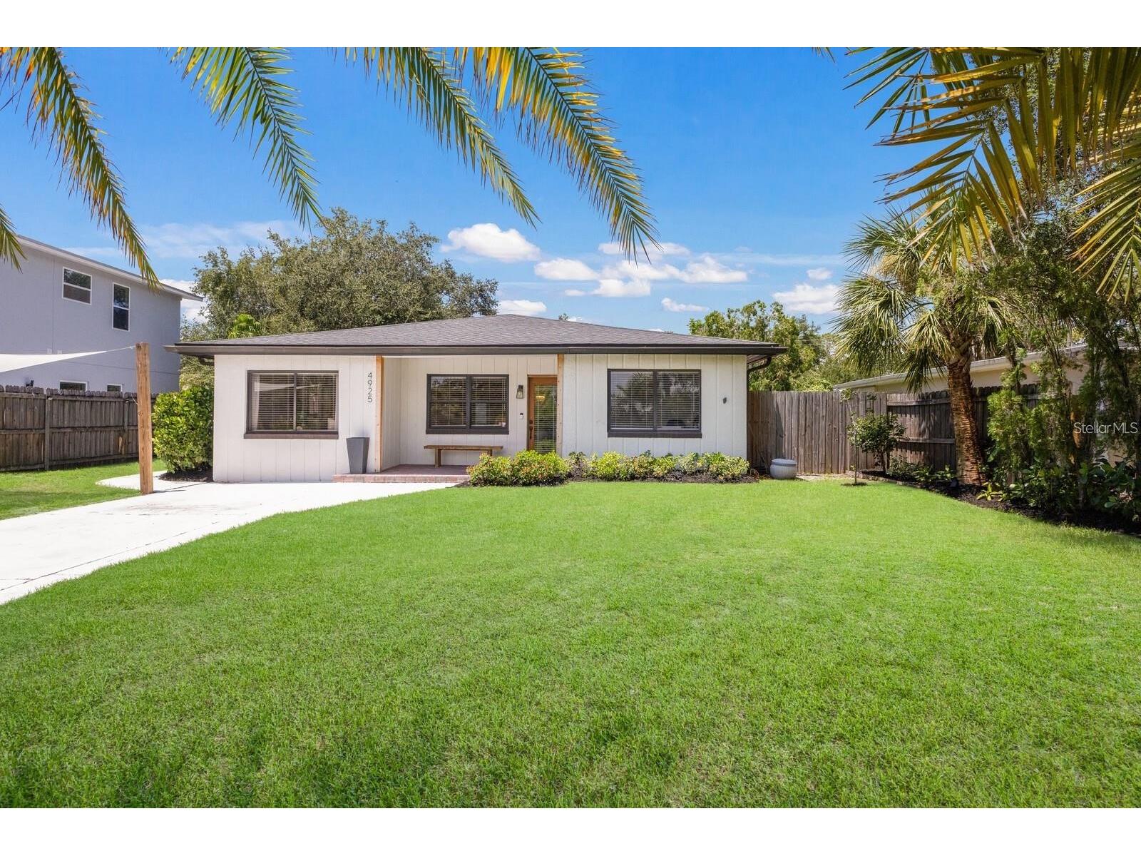 4925 Remington Drive Sarasota FL 34234 A4685614 image1
