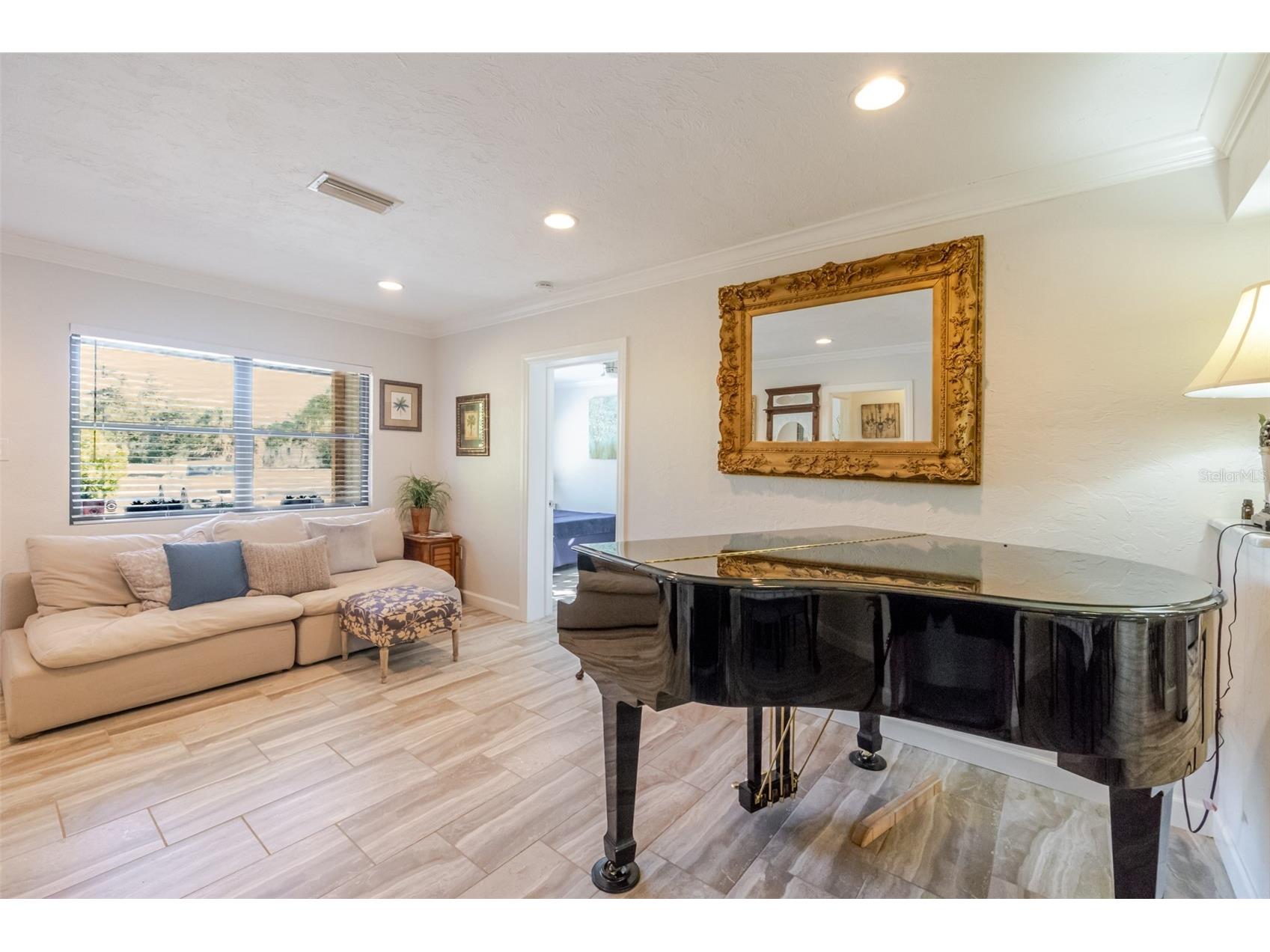 4925 Remington Drive Sarasota FL 34234 A4685614 image5