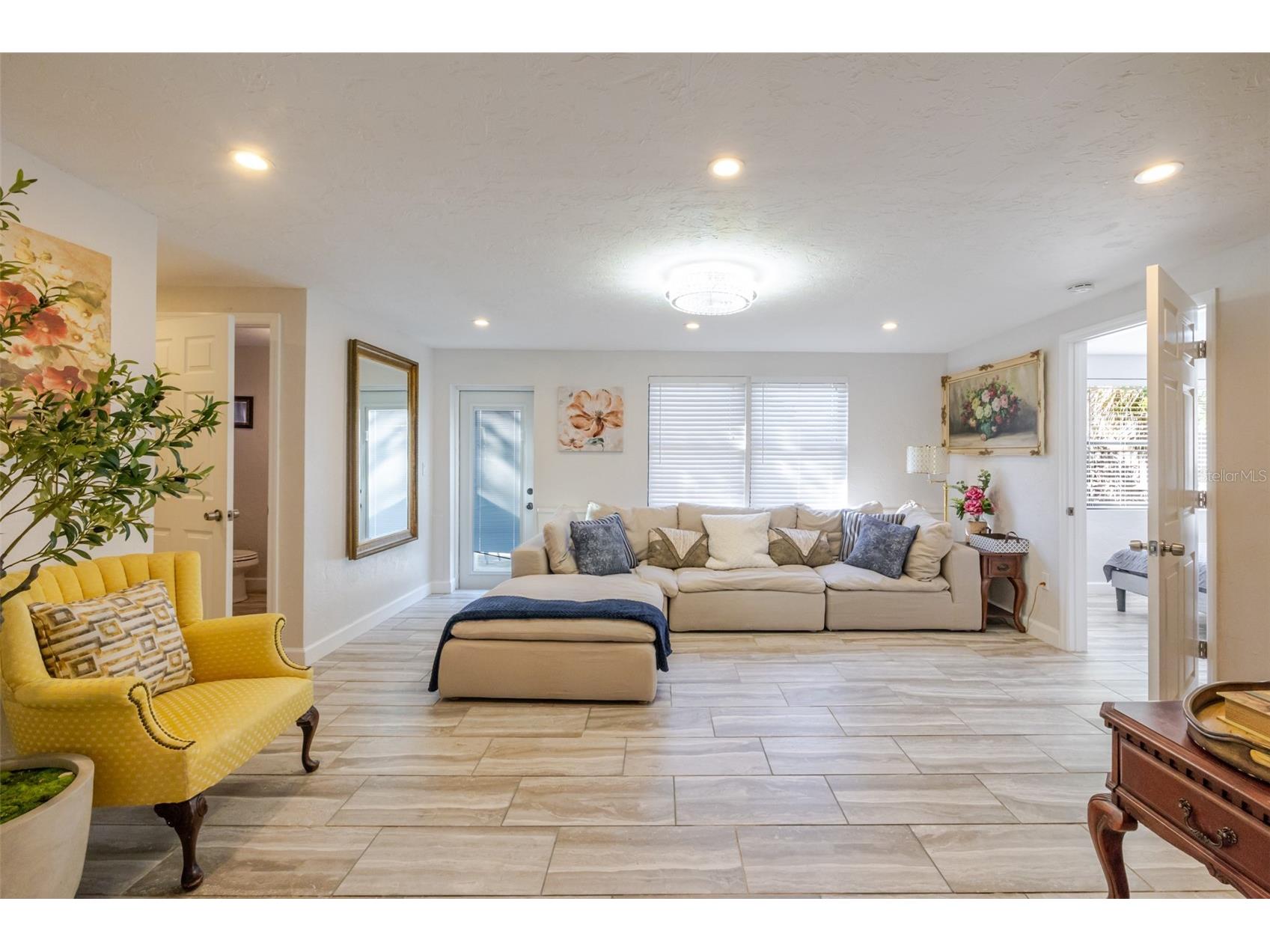 4925 Remington Drive Sarasota FL 34234 A4685614 image9