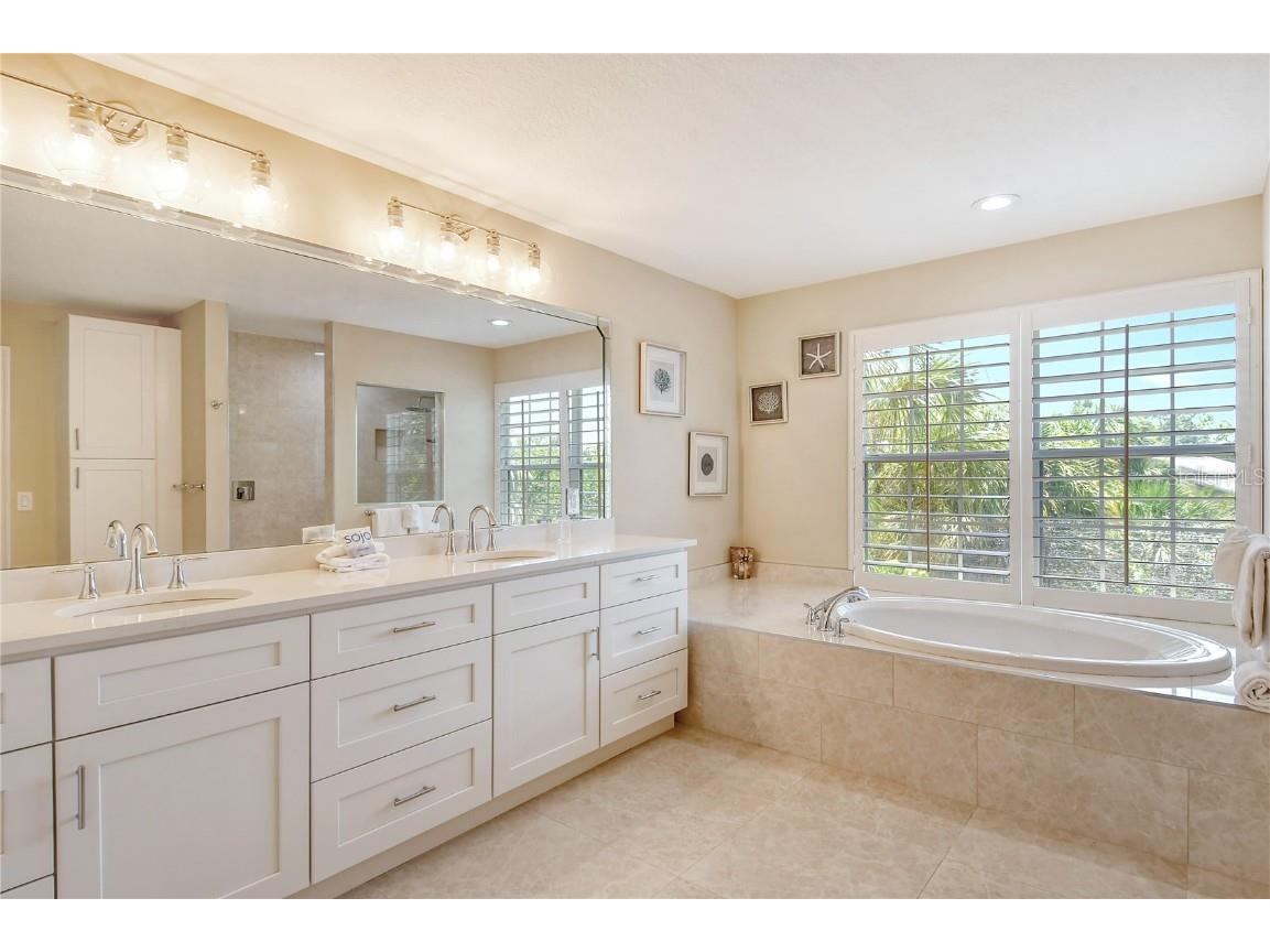 4931 Oxford Drive Sarasota FL 34242 A4620752 image17