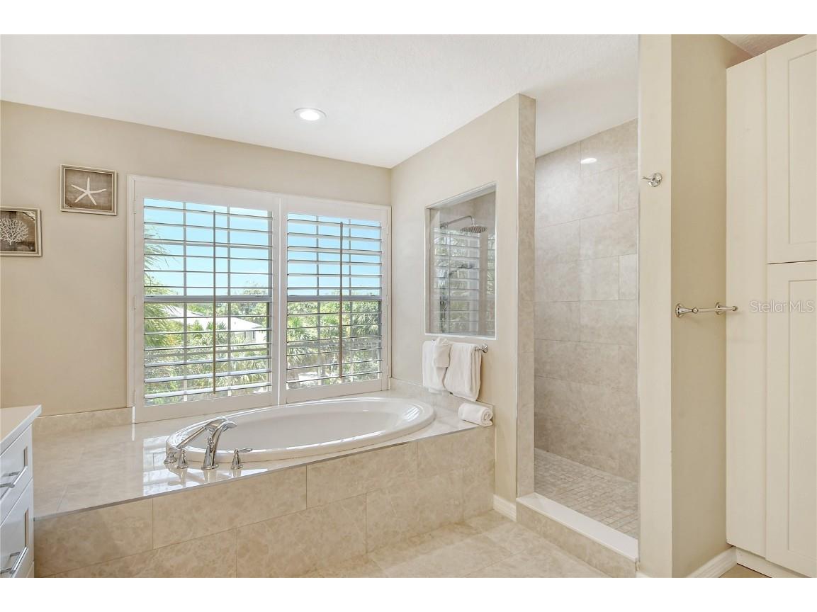 4931 Oxford Drive Sarasota FL 34242 A4620752 image18