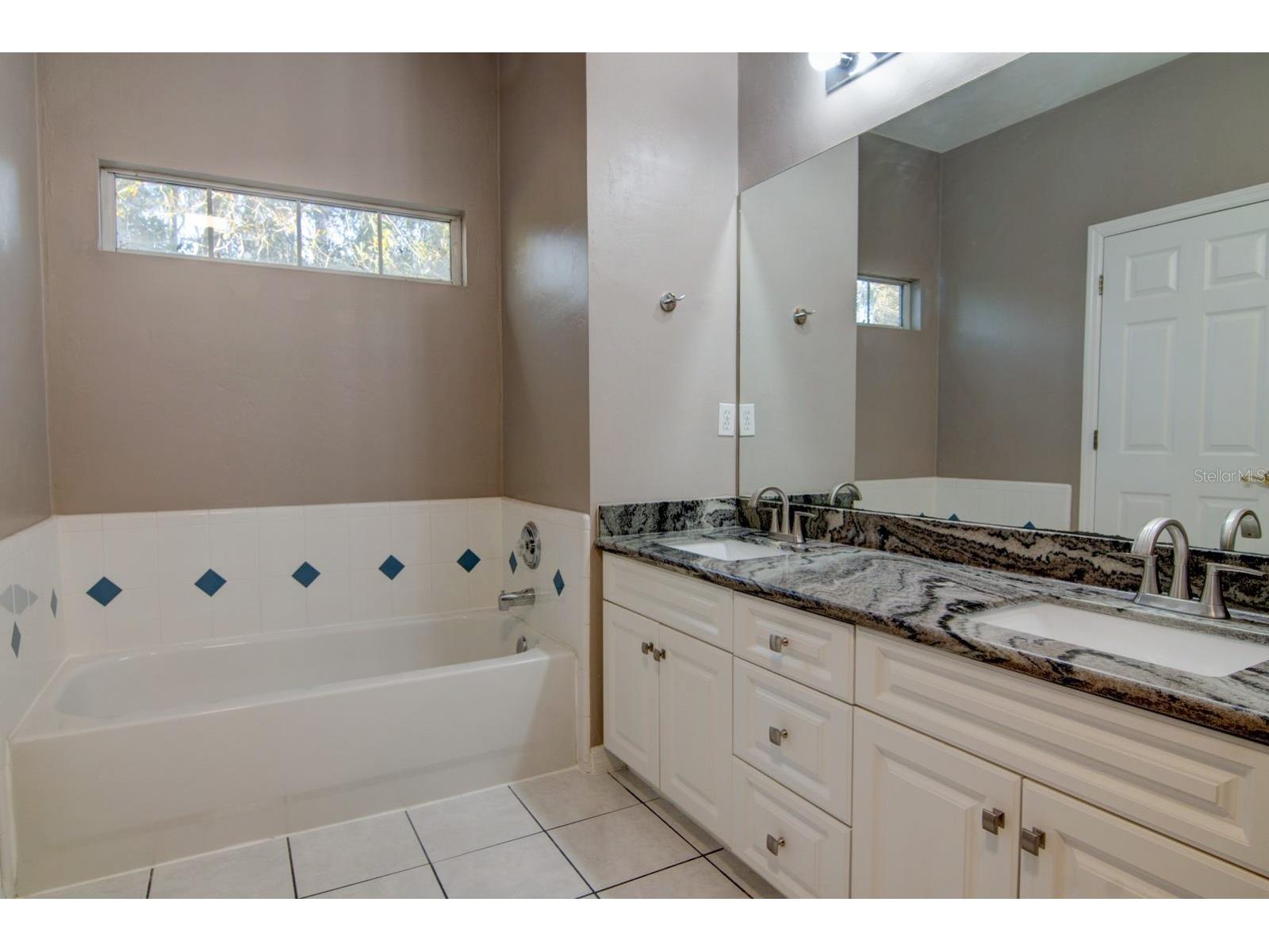 4933 NW 1st Place #110 Gainesville FL 32607 GC537762 image23