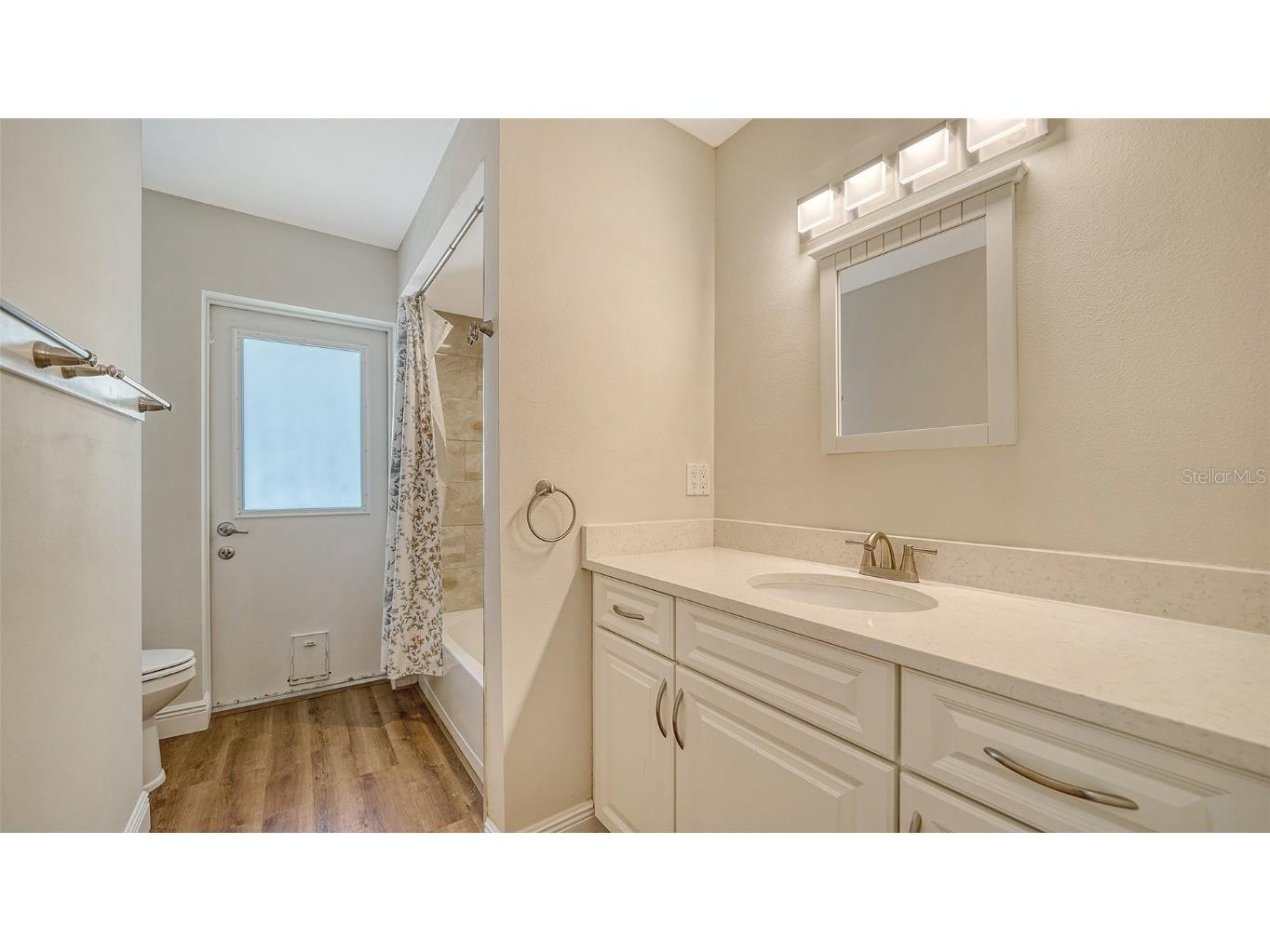 4933 Rutland Gate Sarasota FL 34235 A4661178 image18