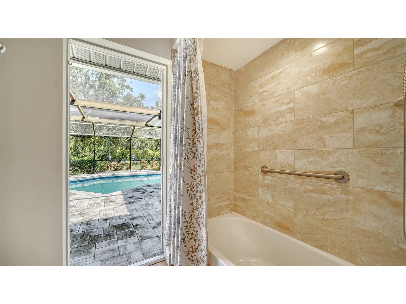 4933 Rutland Gate Sarasota FL 34235 A4661178 image19