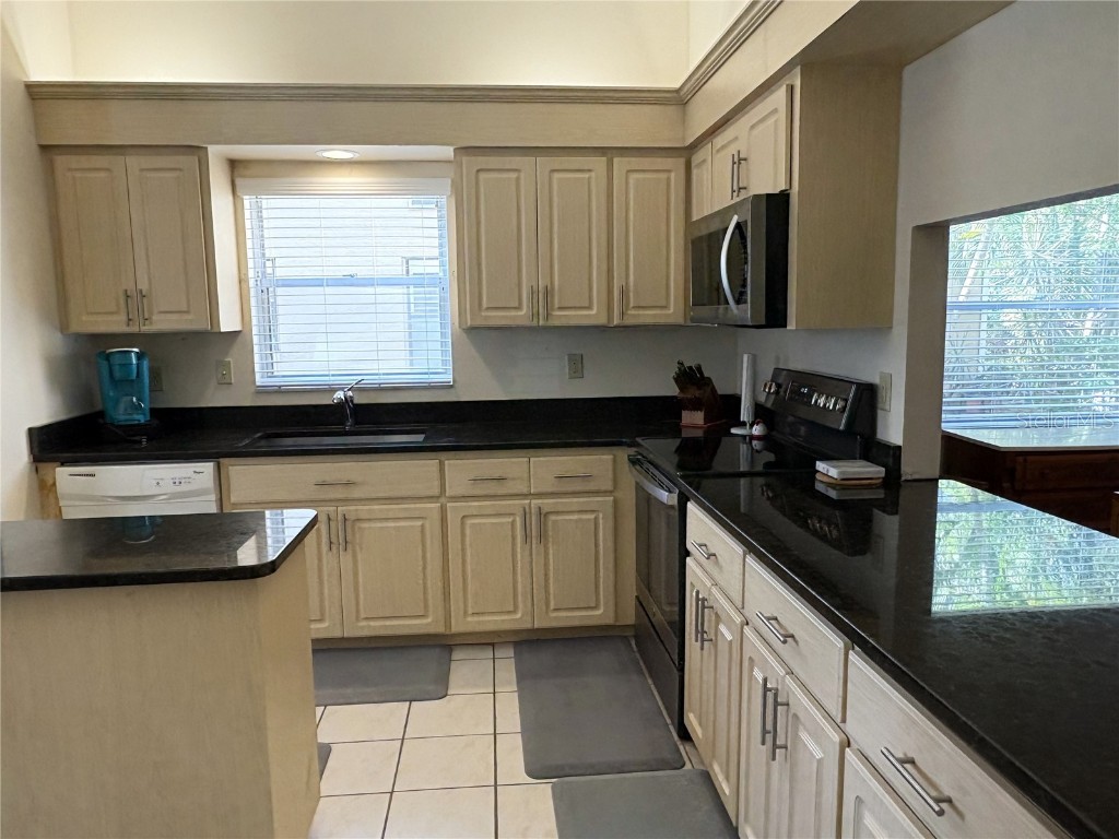 4933 Village Gardens Drive #211 Sarasota FL 34234 A4667888 image2