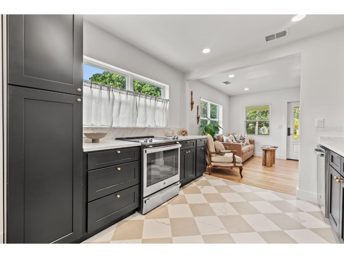 4934 Dr Martin Luther King Jr Street N Saint Petersburg FL 33703 TB8413850 image8