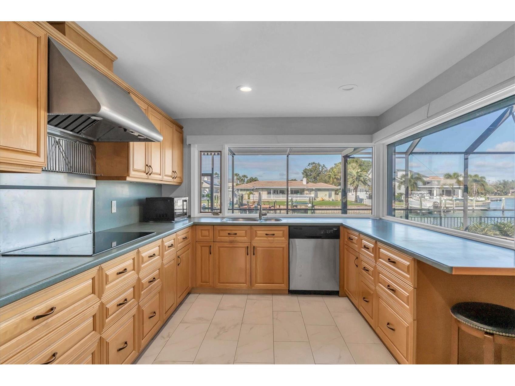 4935 62nd Avenue S Saint Petersburg FL 33715 TB8459428 image3