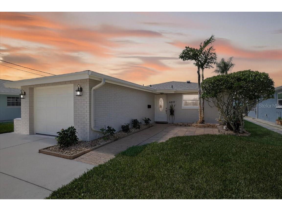 4937 Blue Heron Drive New Port Richey FL 34652 W7879505 image1