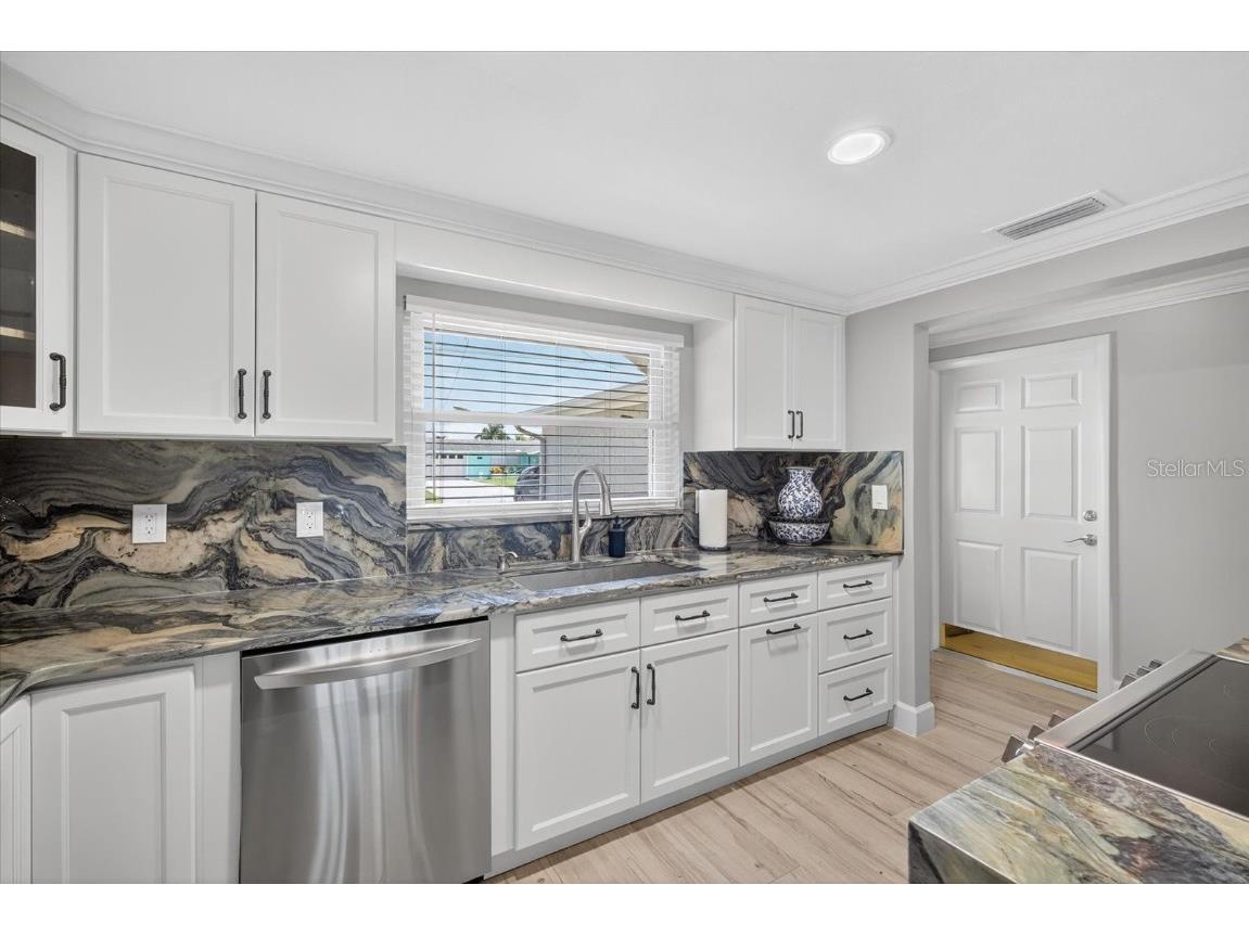 4937 Blue Heron Drive New Port Richey FL 34652 W7879505 image13