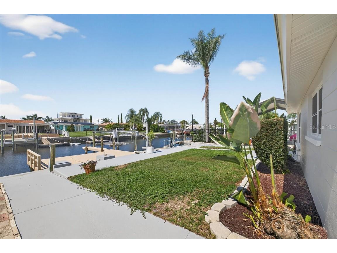 4937 Blue Heron Drive New Port Richey FL 34652 W7879505 image40