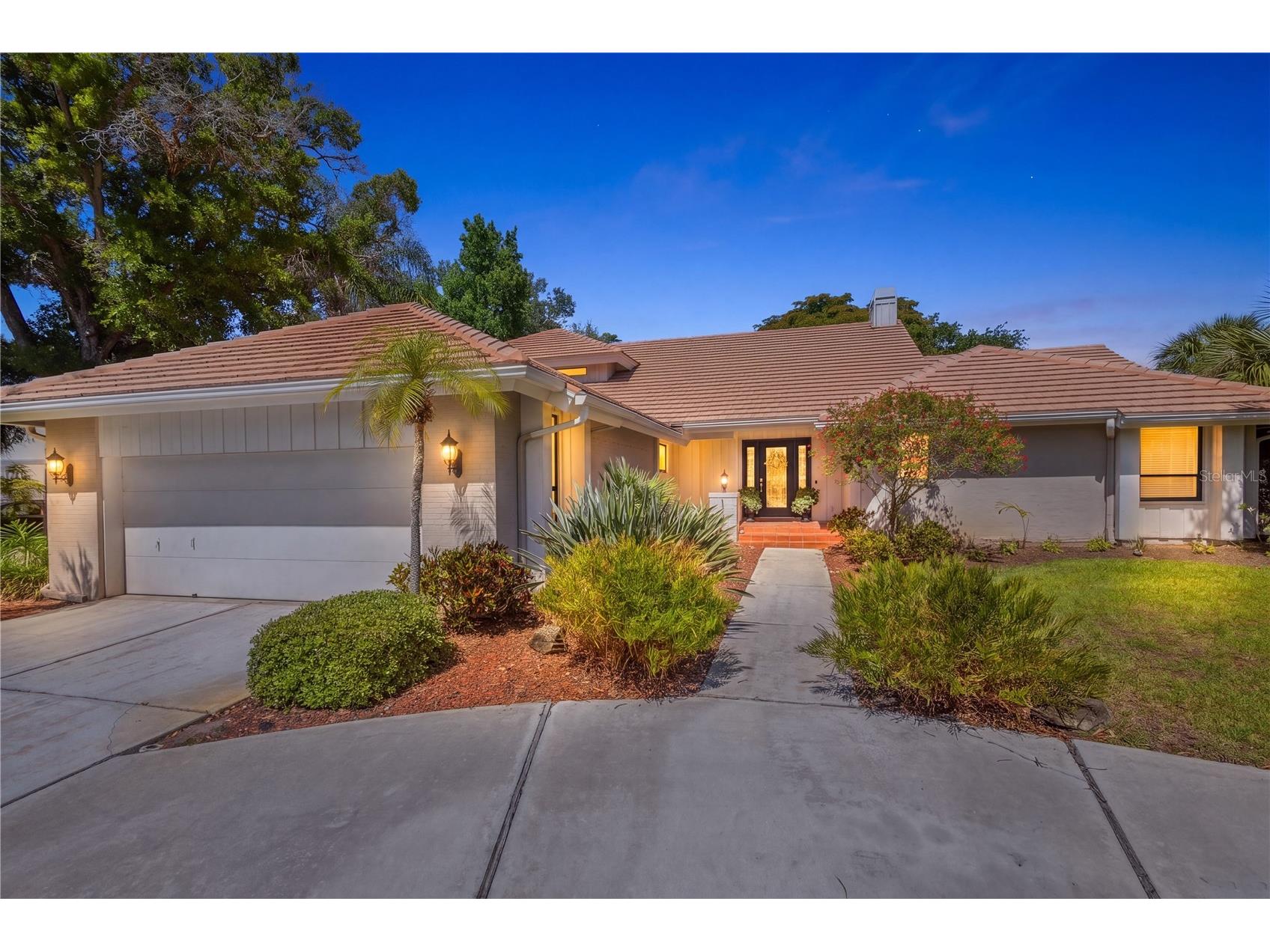 4937 Landings Court Sarasota FL 34231 A4689027 image1