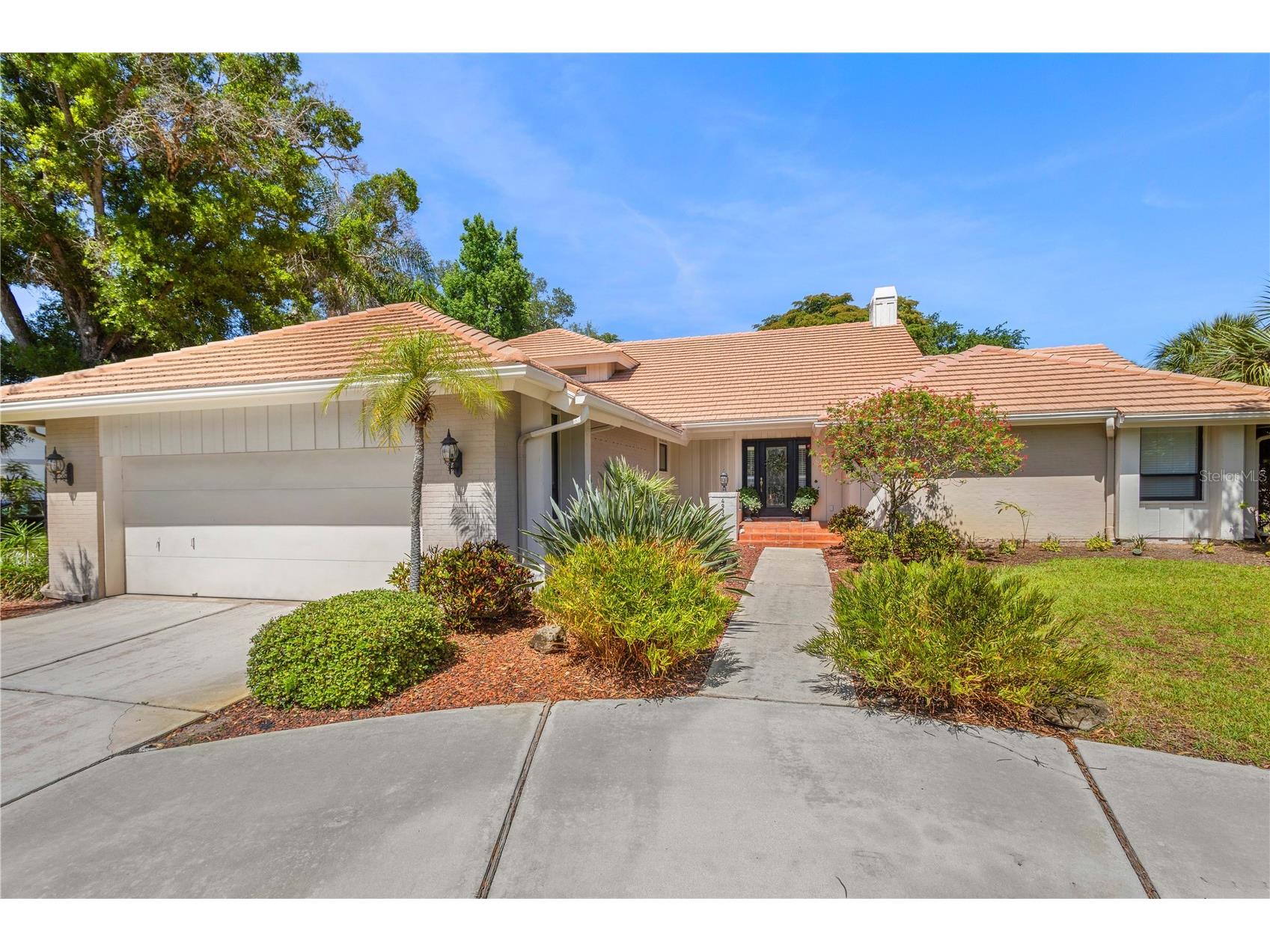 4937 Landings Court Sarasota FL 34231 A4689027 image2
