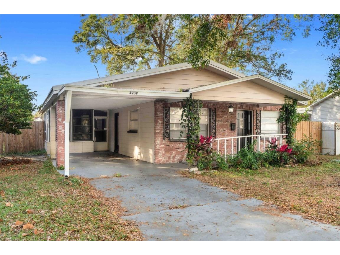 4939 18th Street Zephyrhills FL 33542 W7870728 image1