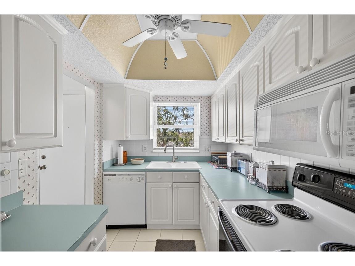 4939 Floramar Terrace #302 New Port Richey FL 34652 W7880439 image5